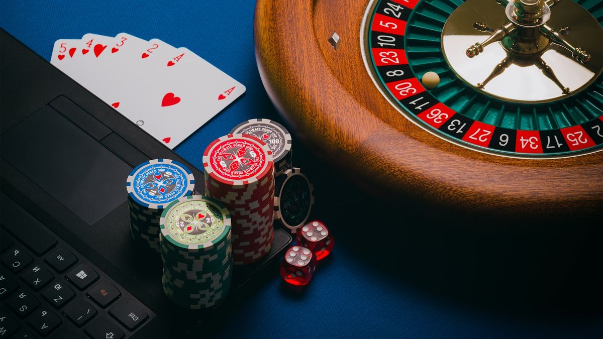 Roda roulette di meja kasino langsung